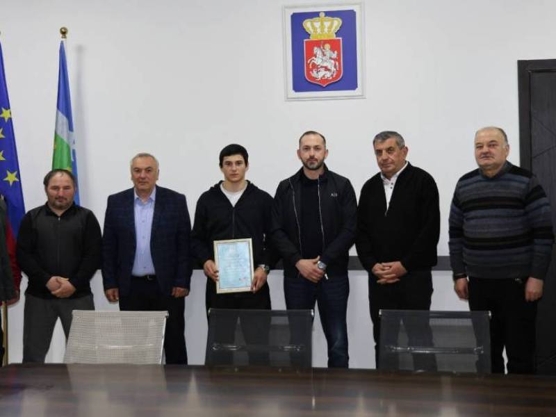 აგერის მუნიციპალიტეტის მერი ჭაბუკი ჭაბუკიანი თავისუფალ ჭიდაობაში საქართველოს პირველობის მეორე პრიზიორს და ესტონეთის საერთაშორისო ტურნირის ჩემპიონს ცოტნე სილაგაძეს შეხვდა